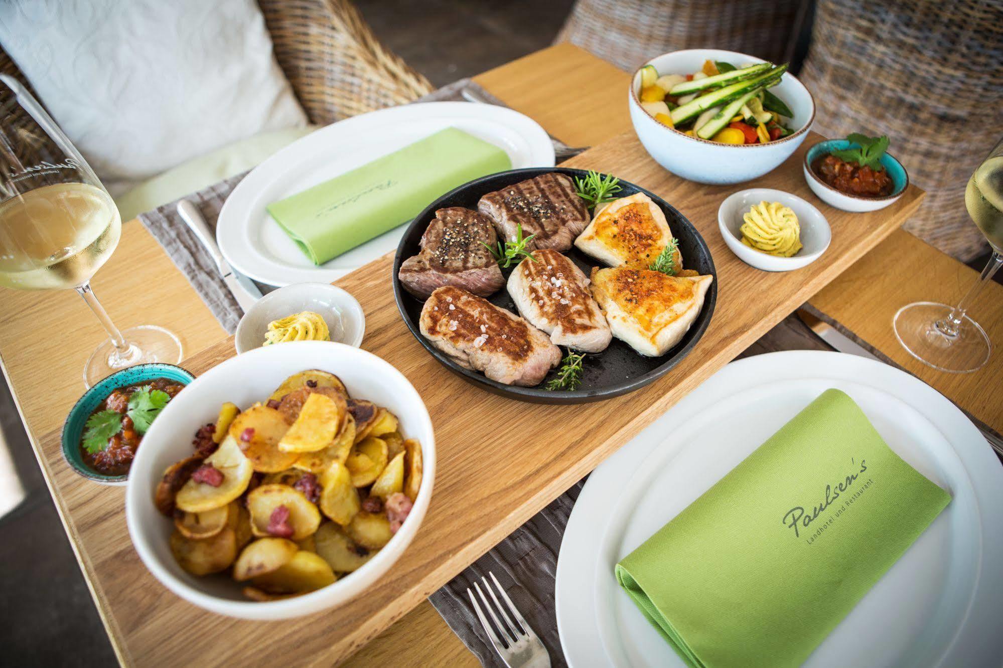 Paulsen'S Landhotel Und Restaurant Bohmstedt Buitenkant foto